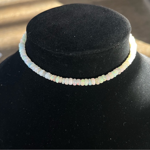 Jewelry - 🔴 Opal beads acrylic faux opal bib necklace, size XS